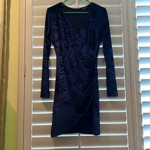 Navy Blue Velvet Long Sleeve Form Fitting Dress 🔵